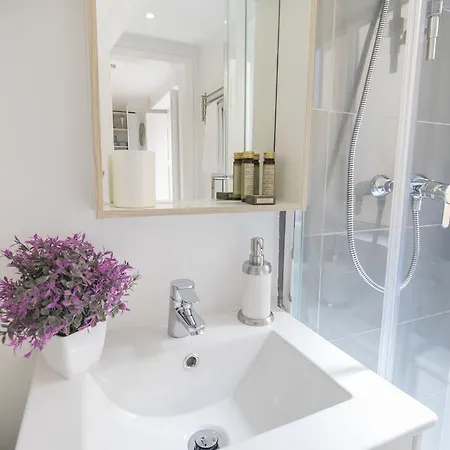 Lovelystay The Nest Alfama Lisbon